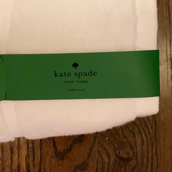Kate spade towel  ♠️ - Picture 6 of 6